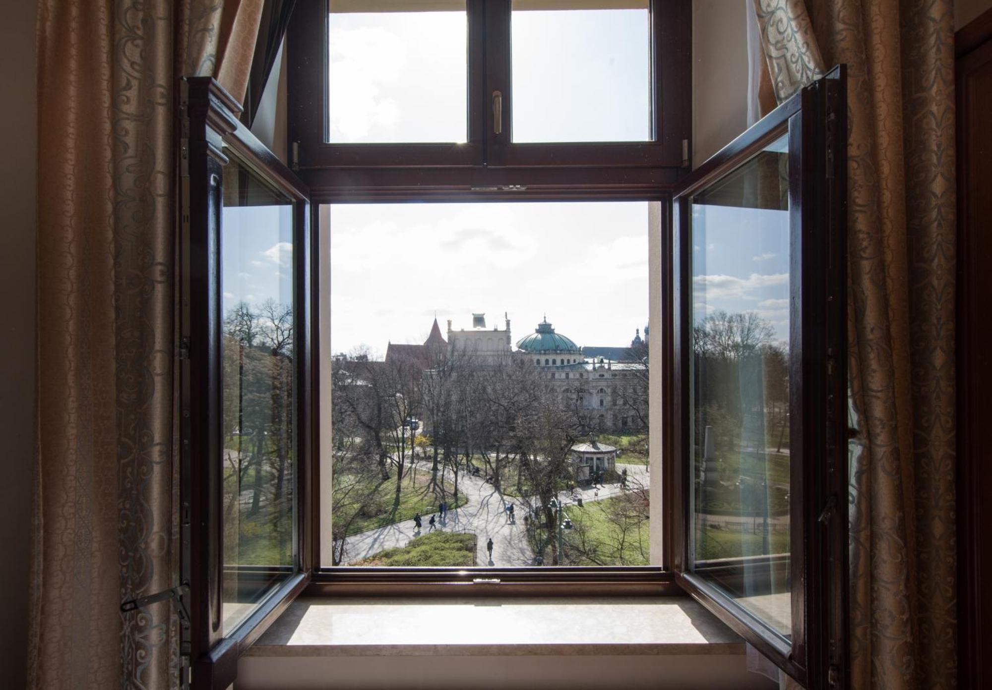 Aparthotel Basztowa Kraków Exteriör bild