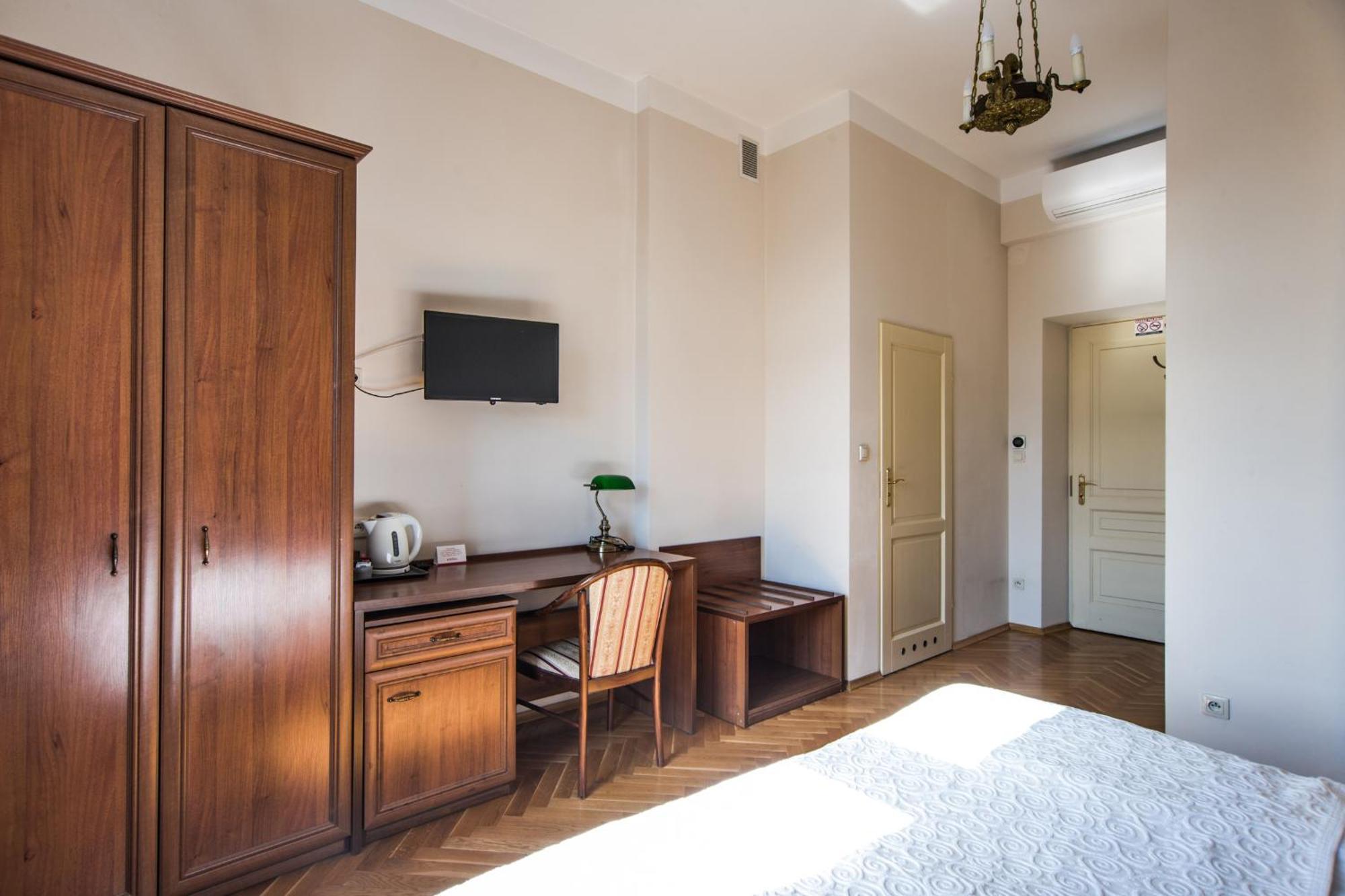 Aparthotel Basztowa Kraków Exteriör bild