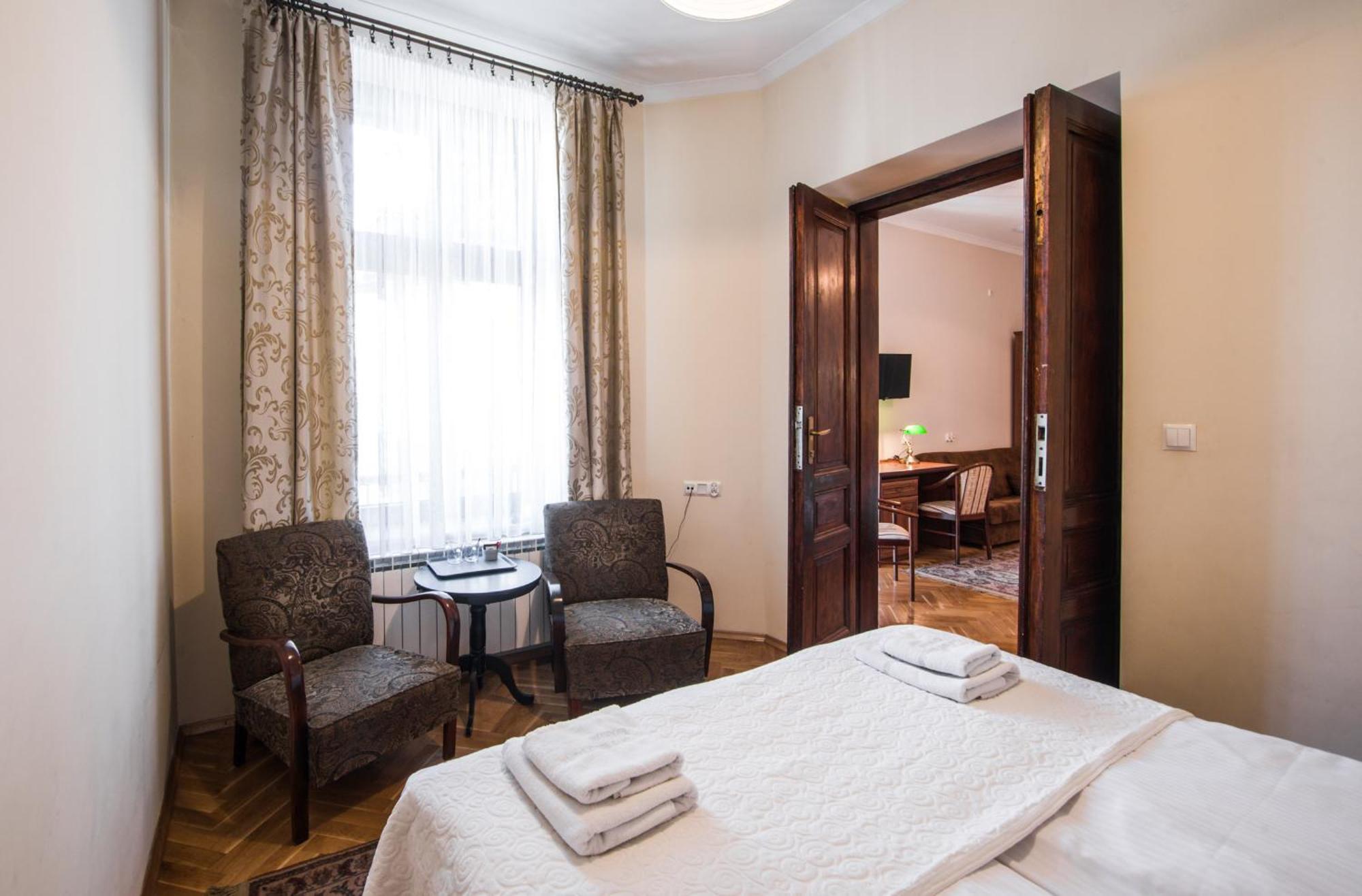 Aparthotel Basztowa Kraków Exteriör bild