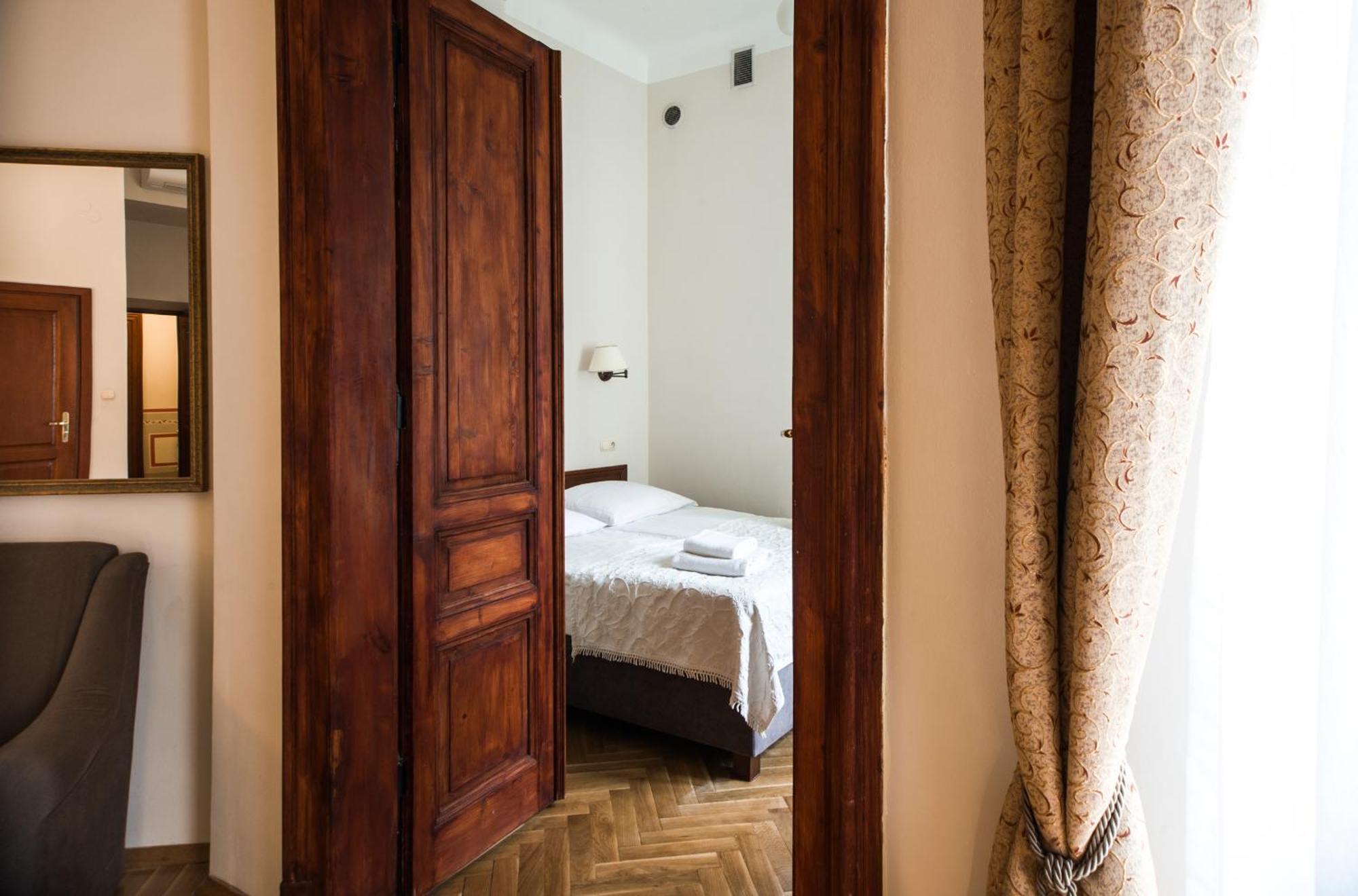 Aparthotel Basztowa Kraków Exteriör bild